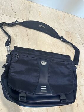 TUMI Messenger Laptop Bag, Leather And Nylon Canvas Navy Blue GUC